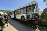 Появилось видео столкновения автобуса с деревом в Саратове